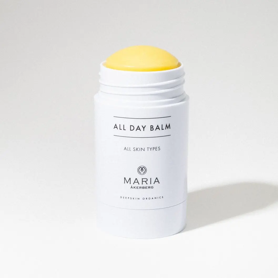 All Day Balm, ein vielseitiger Balsam im praktischen Stickformat, der am ganzen Körper funktioniert und sowohl für Erwachsene als auch Kinder geeignet ist.